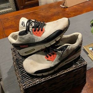 Nike Air Max 90 Current